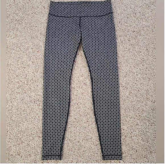 Lululemon Wunder Under  size 8 in tri geo silver spoon Blk - Picture 2 of 5